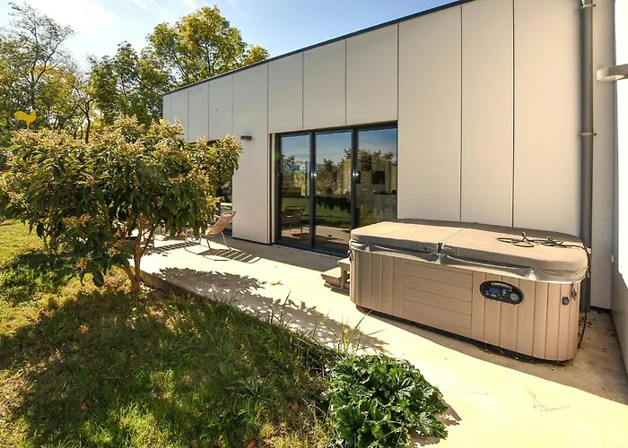 Maison Avec Piscine Et Jacuzzi Hébergement de vacances Allex